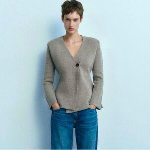 Worn once Zara wool blend peplum knit blazer in taupe. Size M. Very flattering.